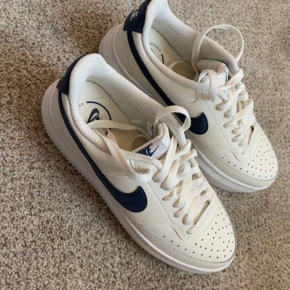 Nike Court Vision Alta size 9